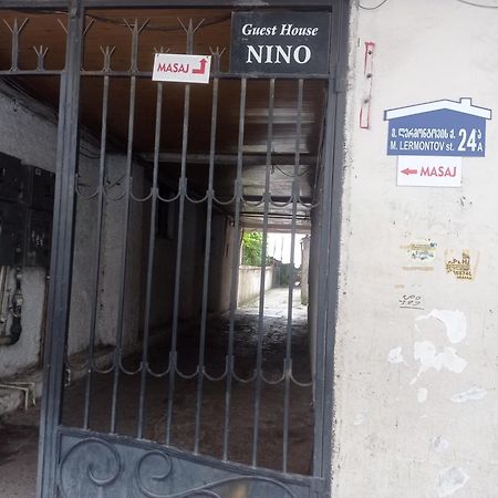Guest House Nino Batumi Exterior photo