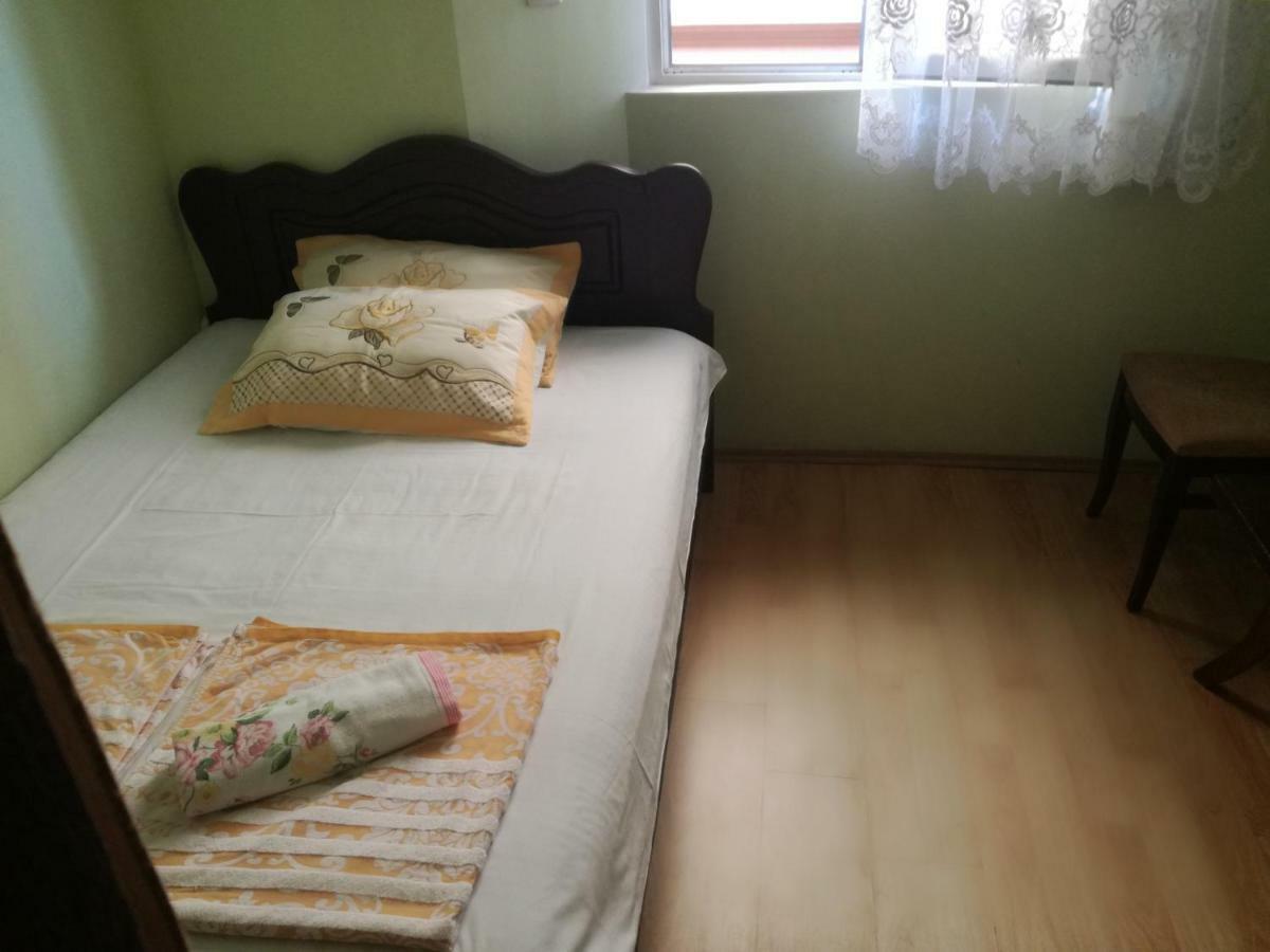 Guest House Nino Batumi Exterior photo